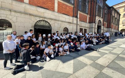 Niños y Tradiciones: La Magia del Hornazo en el Mercado Central