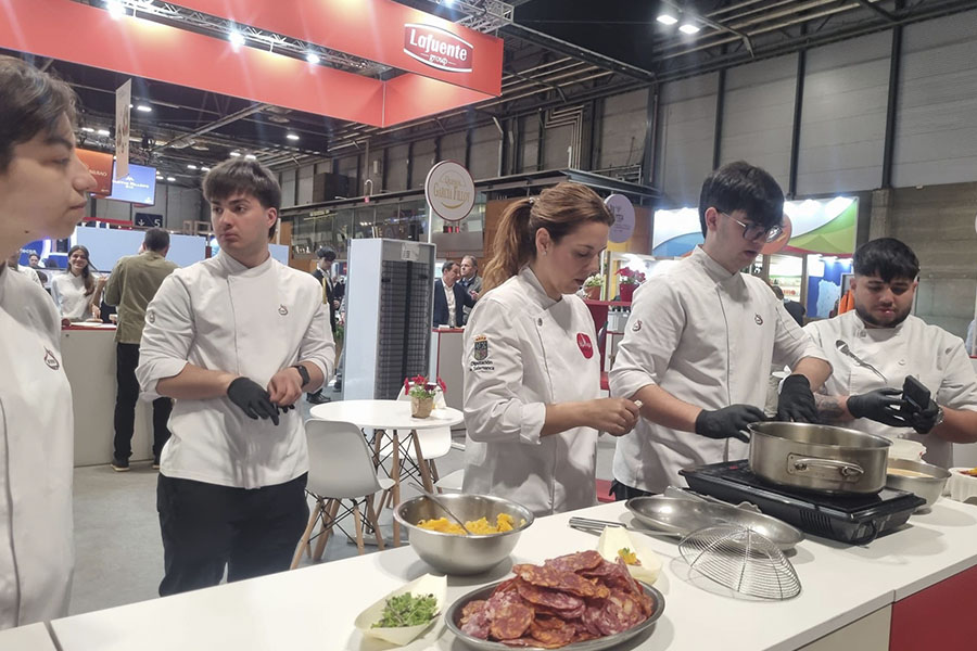 iMAGEN Equipo de Escuela Hostelería Salamanca en el Salón Gourmets de Madrid