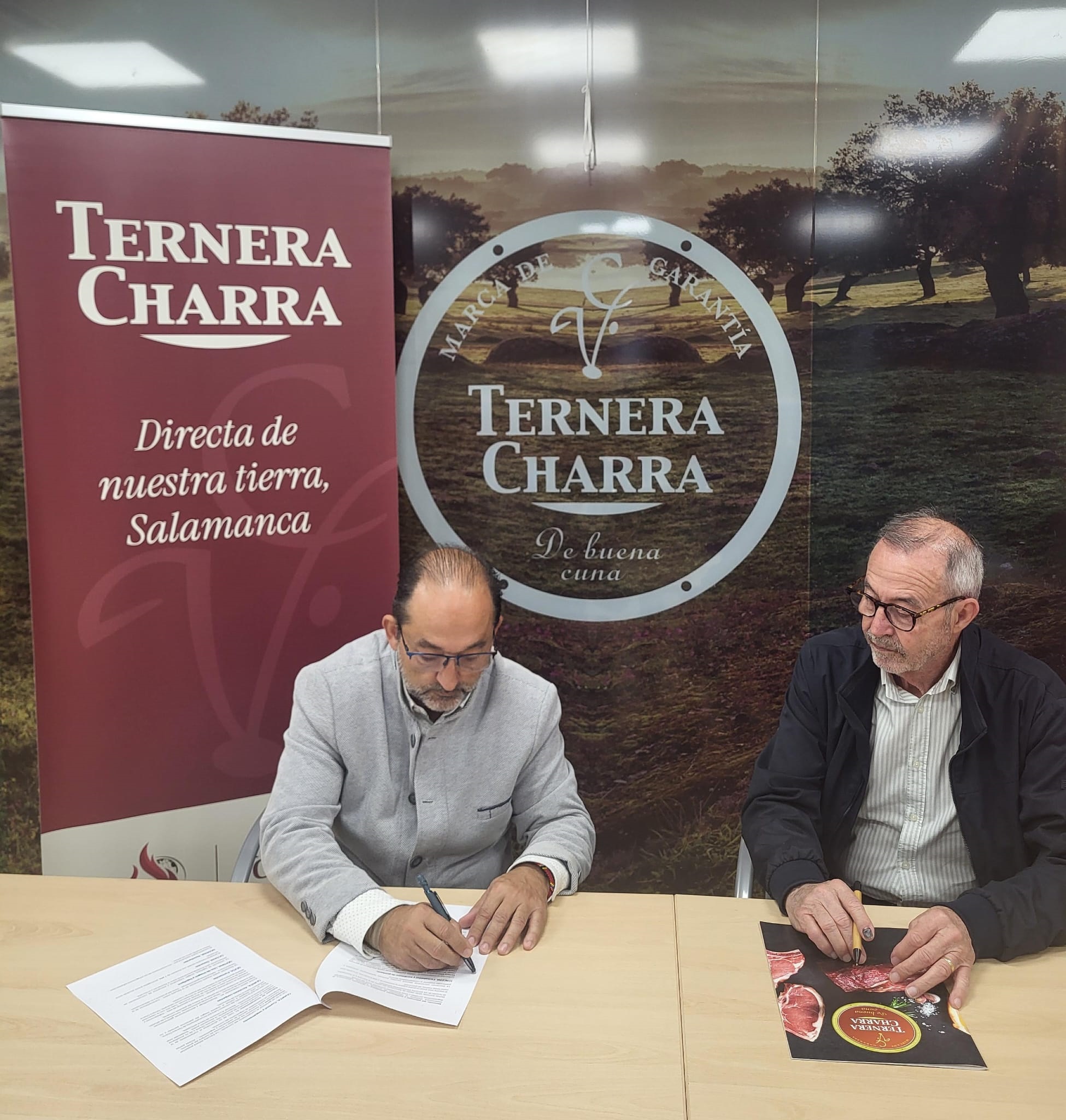 Firma del Acuerdo Ternera Charra - Escuela Hostelería Salamanca