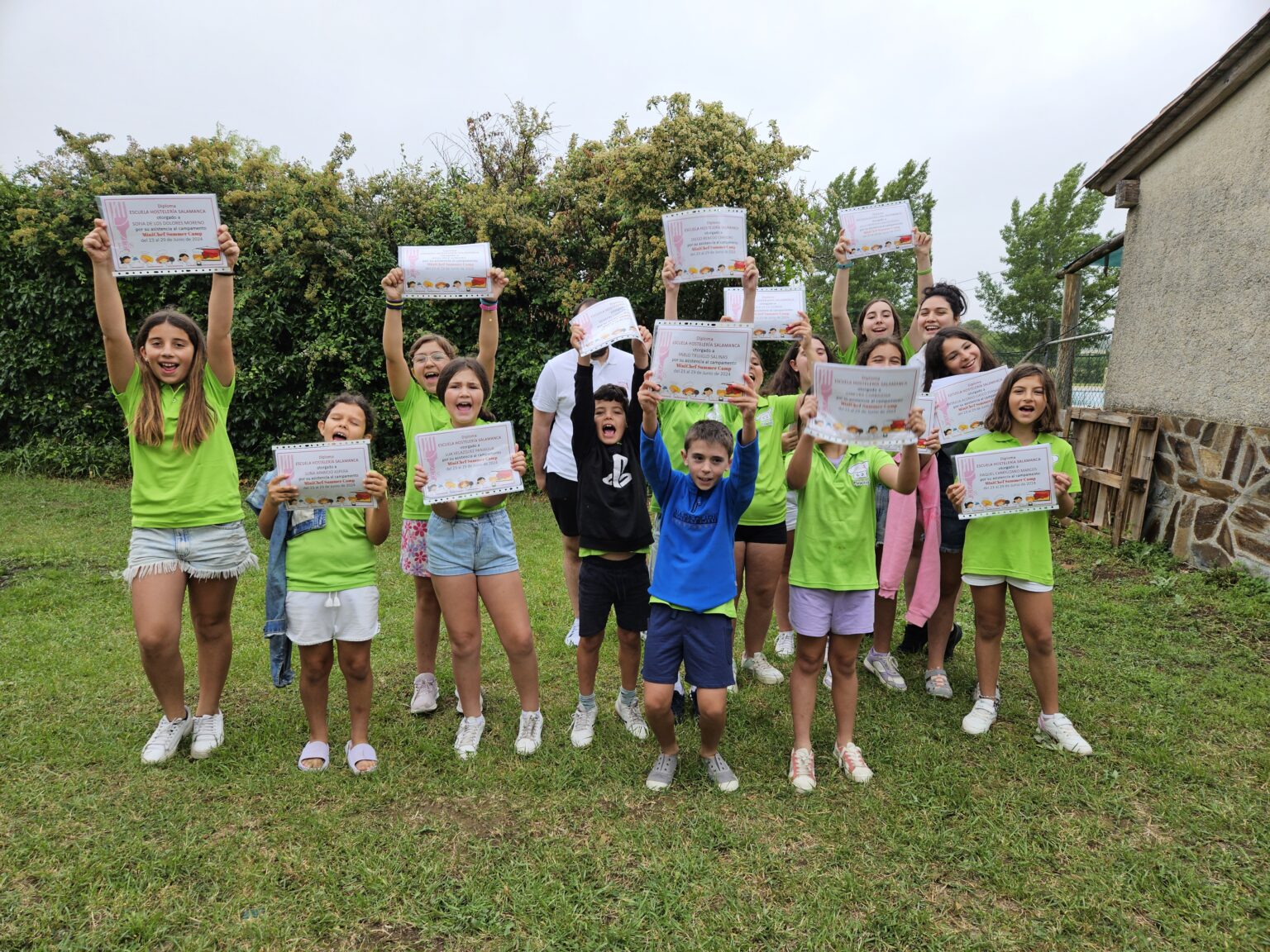 Niños disfrutando en el Campamento