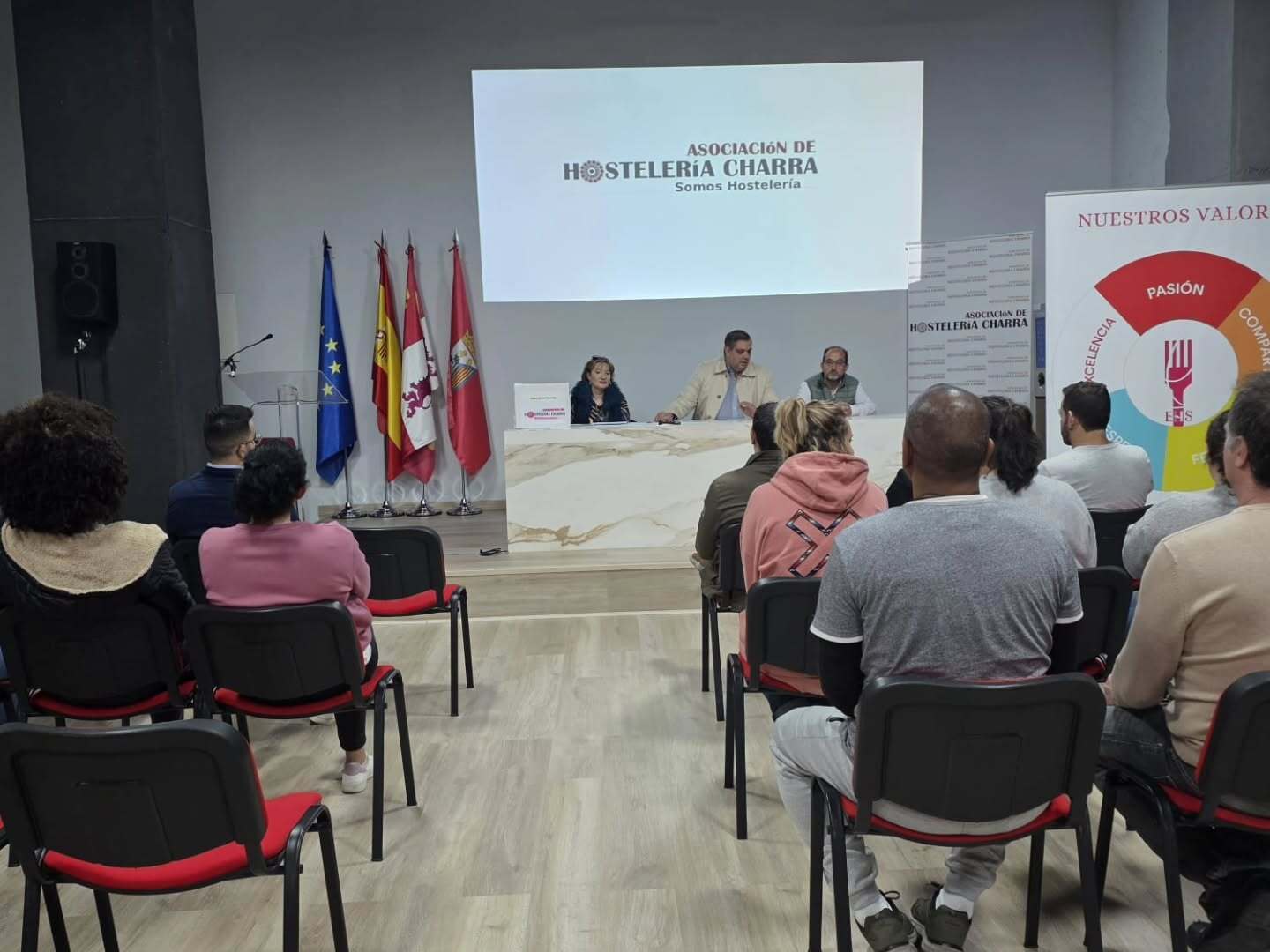 Acto de presentación de la junta directiva de la Asociación de Hostelería Charra en la Escuela Hostelería Salamanca