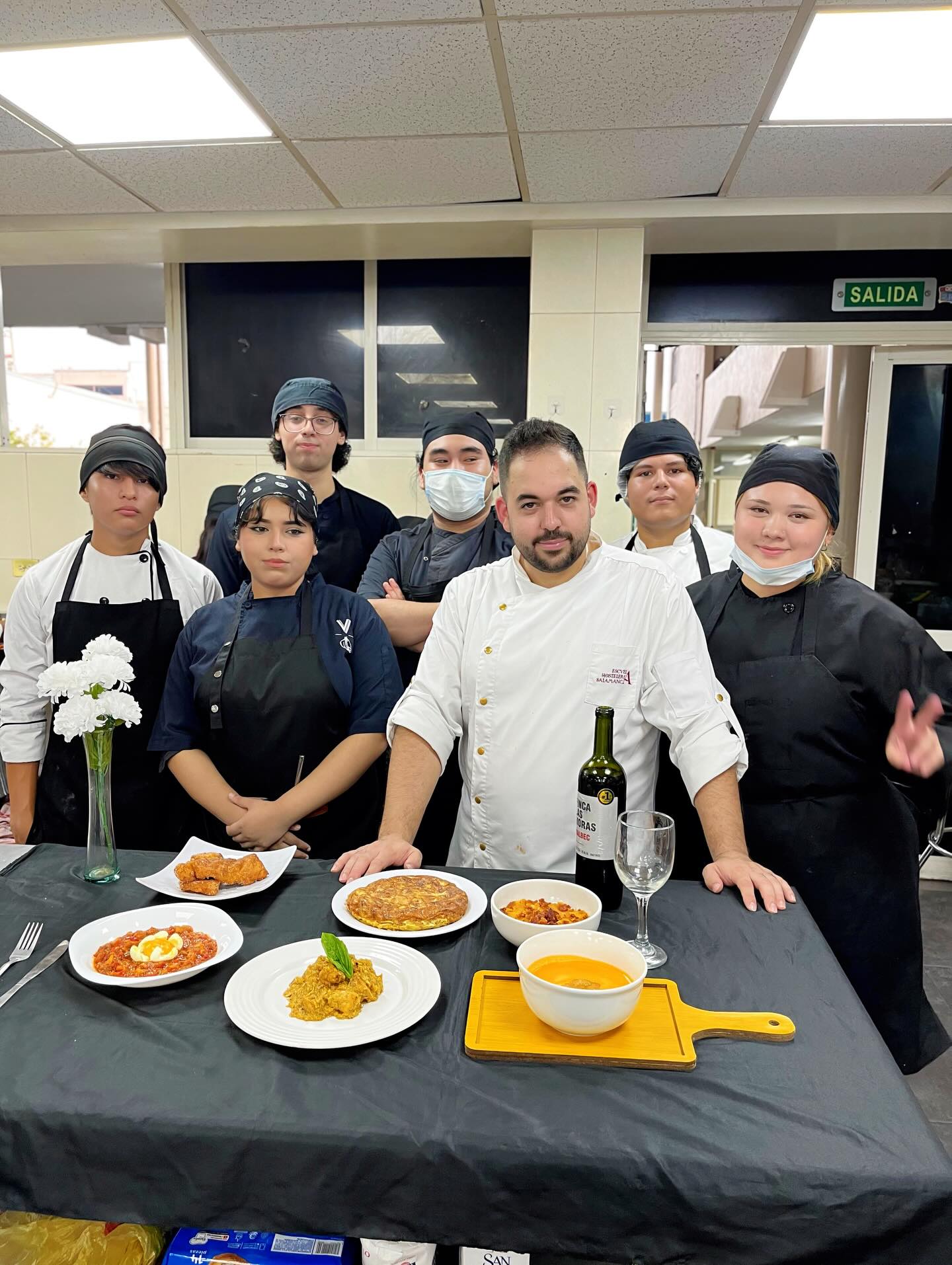 Participantes del intercambio gastronómico entre Salamanca y México compartiendo experiencias culturales y gastronómicas