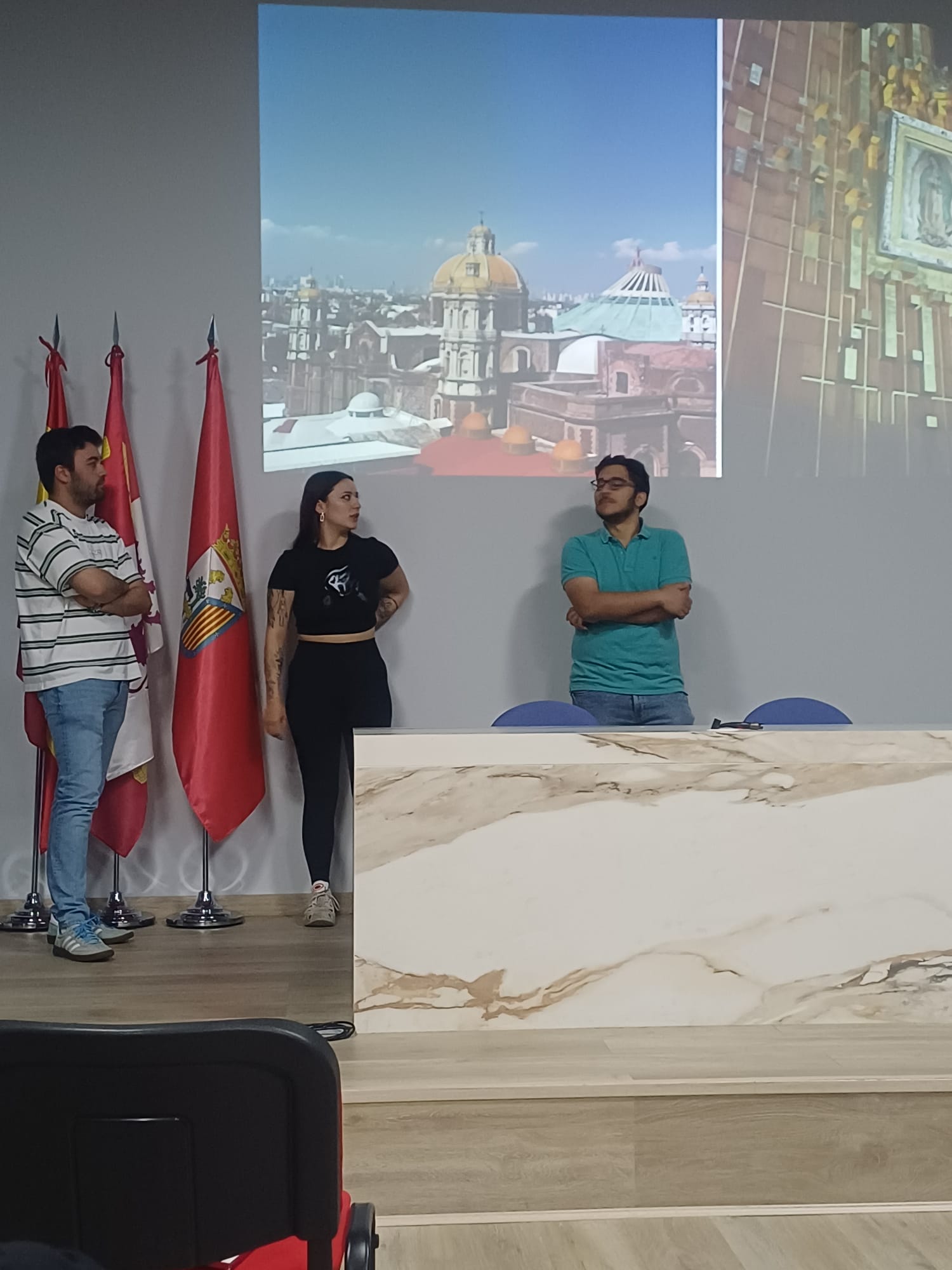 Alumnos compartiendo con sus compañeros la experiencia vivida durante el intercambio gastronómico en México