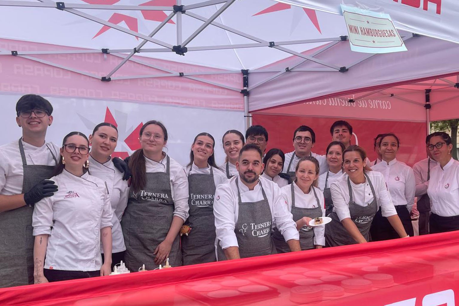 iMAGEN Alumnos de la Escuela en el acto de Ternera Charra